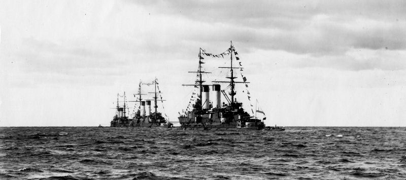 Балтийского моря эскадру получившую название тихоокеанской эскадры. Броненосец 2 эскадры Тихоокеанской Рожественский. Флот Японии 1905 броненосец.